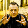 Василий Шумов / Весной 2010-го года предложил группе «Девять» участвовать в творческой акции «Содержание». Результатом такого сотрудничества стала песня «Думать», при создании которой Василий Шумов выступал в качестве саунд-продюсера.
